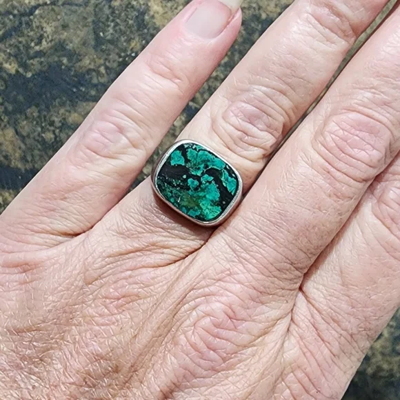 Vintage sterling silver ring made in Israel size 6.5 beautiful green sto… - Picture 6 of 8